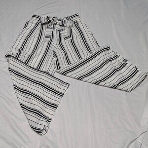 Skies Are Blue Small Cropped Paperbag Pants With Tie Belt Black/White Striped